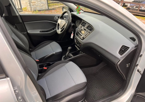 Hyundai i20 cena 30999 przebieg: 170000, rok produkcji 2017 z Zawadzkie małe 121